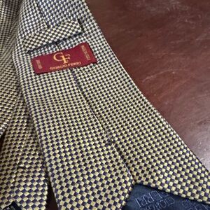 Beautiful Gold and Royal blue hounds tooth 100% silk Giorgio Ferri Tie